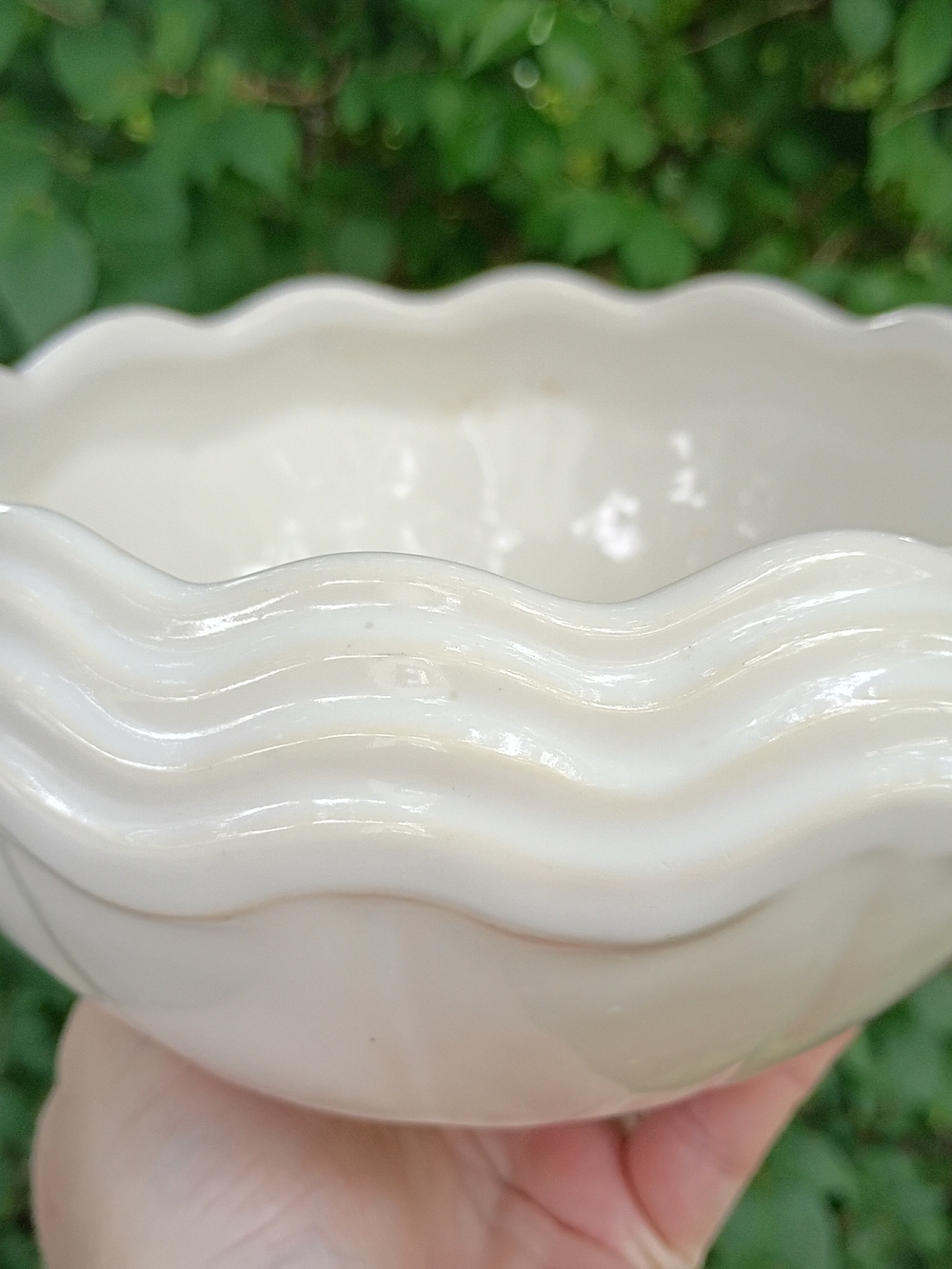 Vtg McCoy Pottery 6" scalloped Edge Planter bowl